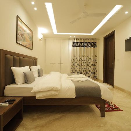 Bed and Breakfast Under My Roof Superio Neu-Delhi Exterior foto