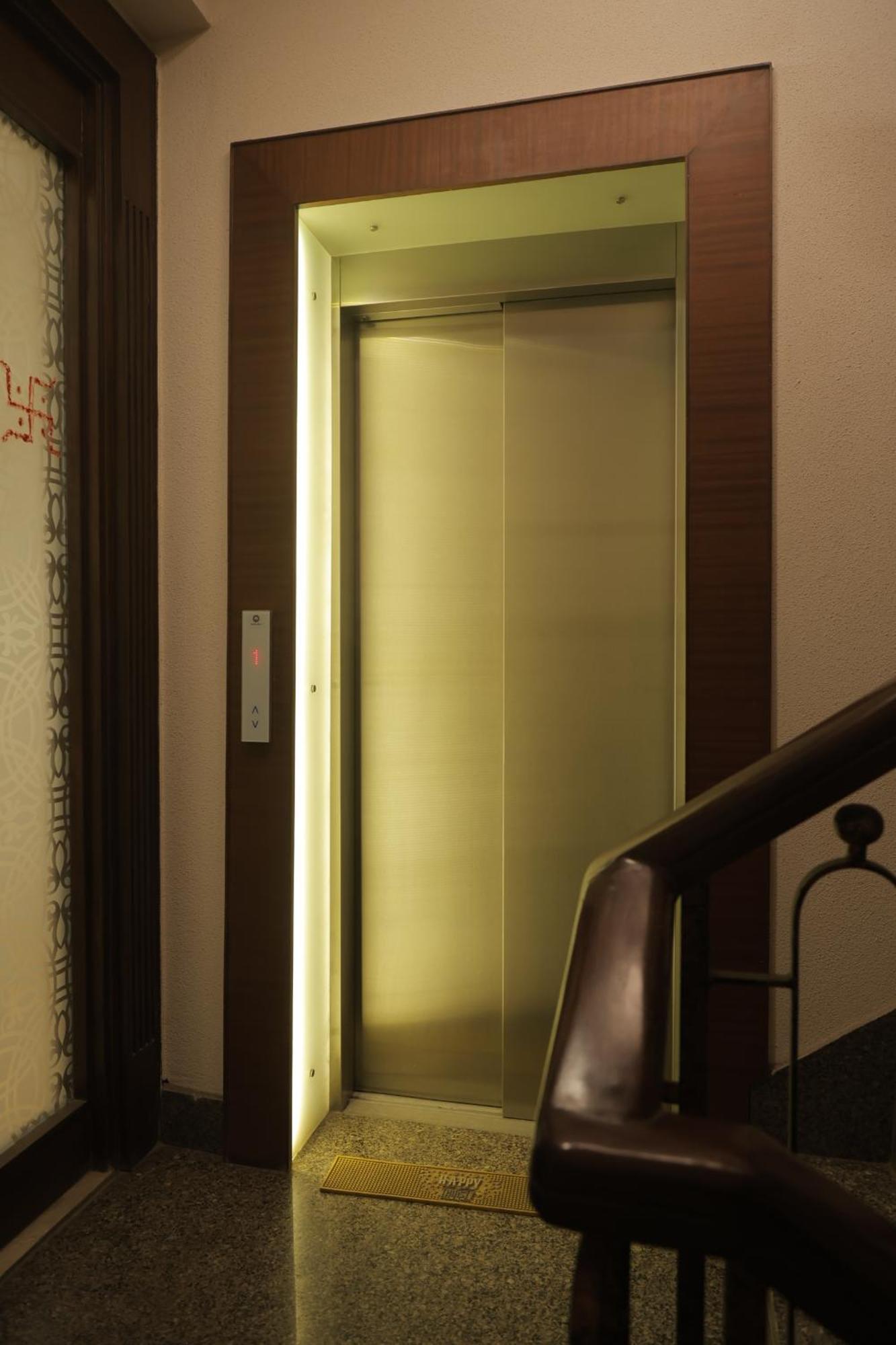 Bed and Breakfast Under My Roof Superio Neu-Delhi Exterior foto