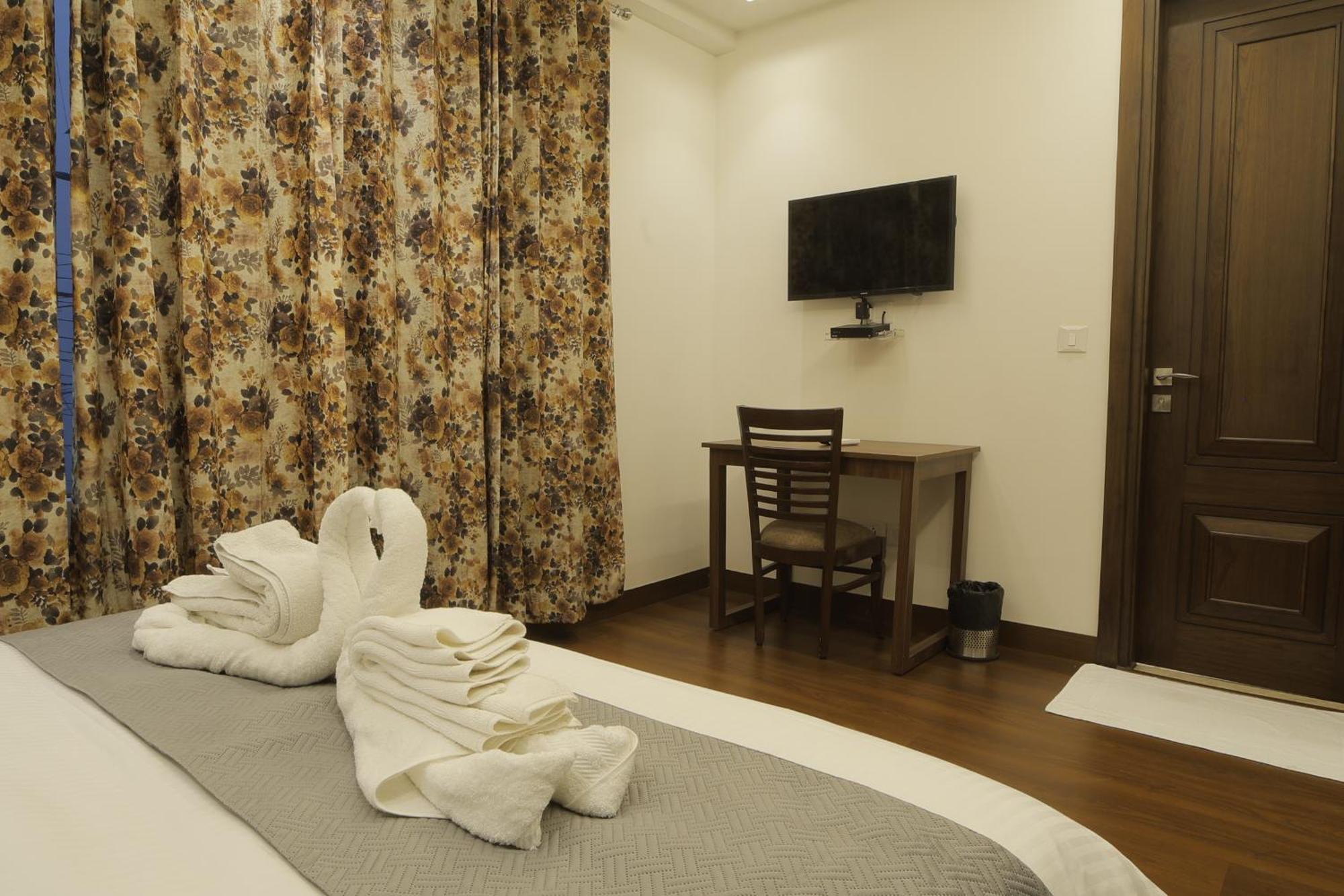 Bed and Breakfast Under My Roof Superio Neu-Delhi Exterior foto