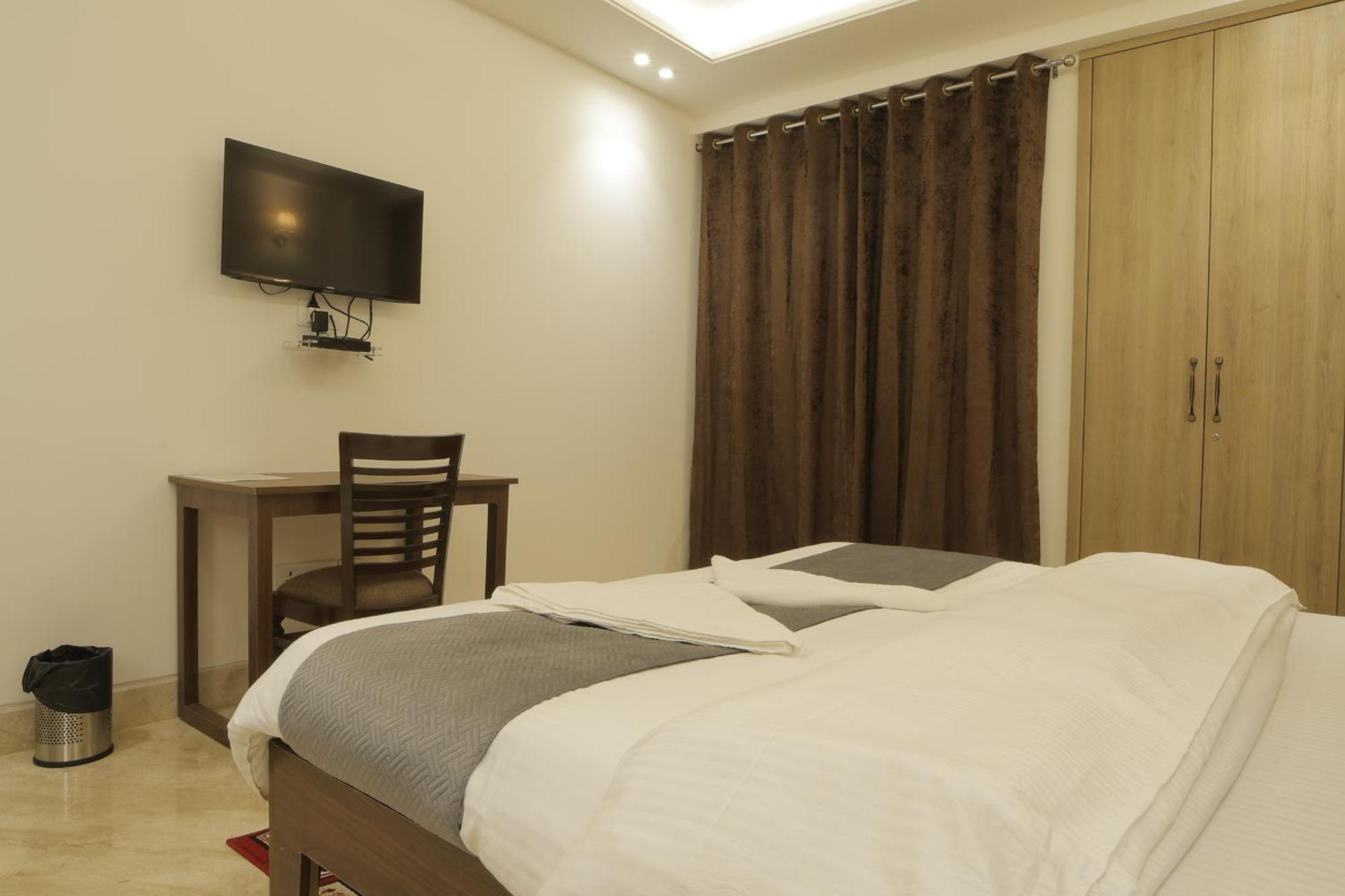 Bed and Breakfast Under My Roof Superio Neu-Delhi Exterior foto